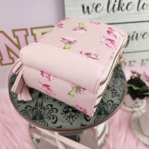 ๐โNWT Ch!c Unlimited Pink Floral Travel Wallet ID Case 8"h x 5L" x 3โw #7250 ๐ - Picture 3 of 7